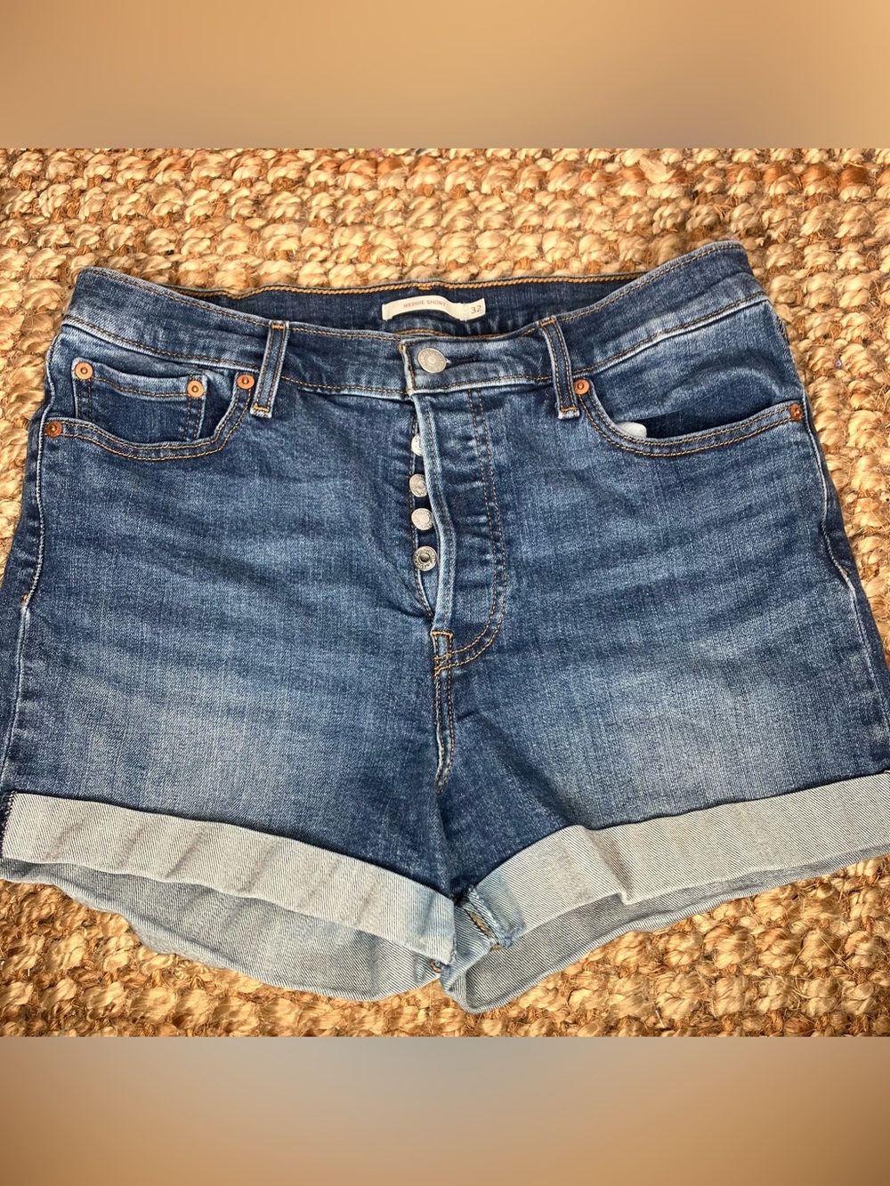 Levi’s Wedgie denim rolled shorts 32